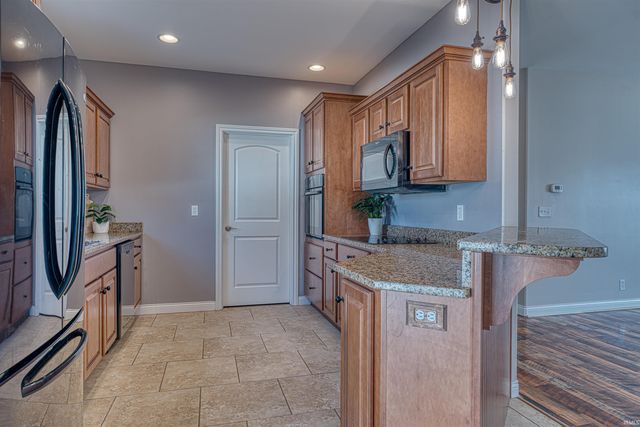 1900 Hickory Hill Court, Newburgh, IN 47630