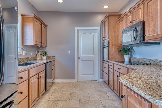 1900 Hickory Hill Court, Newburgh, IN 47630