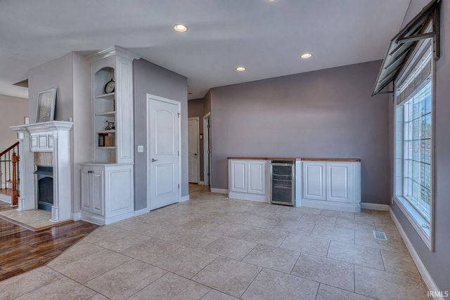 1900 Hickory Hill Court, Newburgh, IN 47630