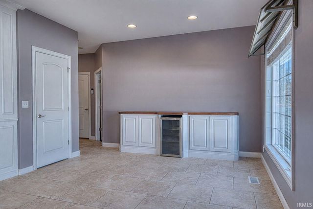 1900 Hickory Hill Court, Newburgh, IN 47630