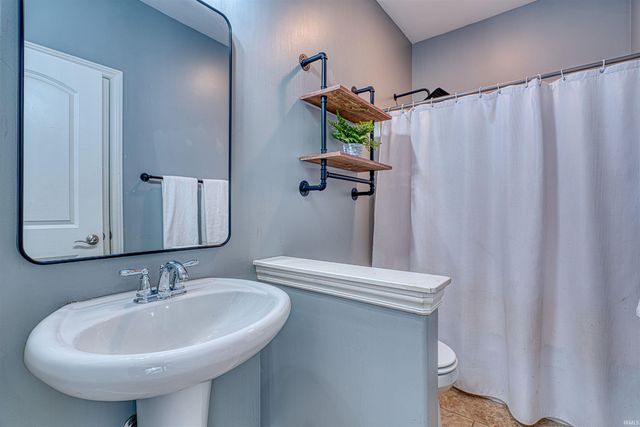 1900 Hickory Hill Court, Newburgh, IN 47630