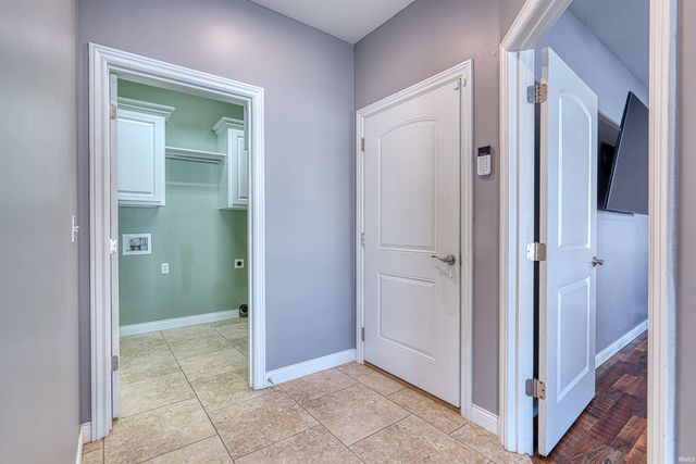 1900 Hickory Hill Court, Newburgh, IN 47630