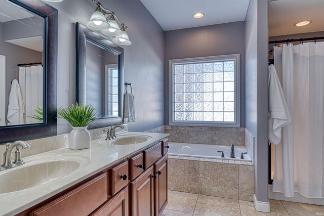 1900 Hickory Hill Court, Newburgh, IN 47630