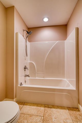 1900 Hickory Hill Court, Newburgh, IN 47630