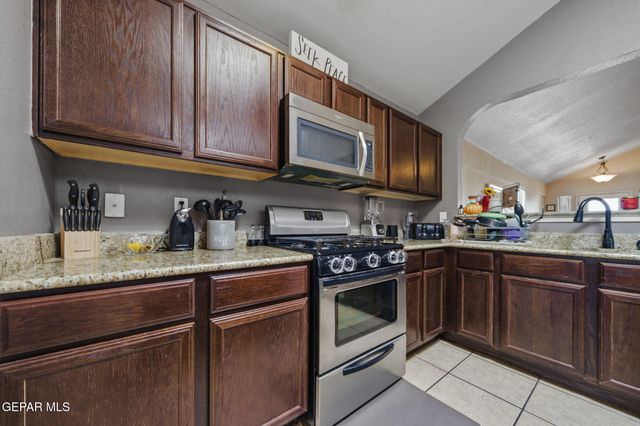 13008 JORGE GRAJEDA, El Paso, TX 79938