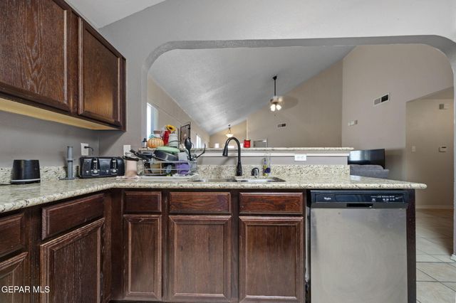 13008 JORGE GRAJEDA, El Paso, TX 79938