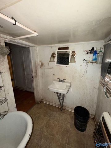 706 West Washington Street, Athens, AL 35611