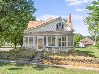 2330 S 16th Street, St Joseph, MO 64503