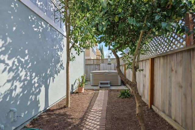 110 Library Lane, Santa Cruz, CA 95062