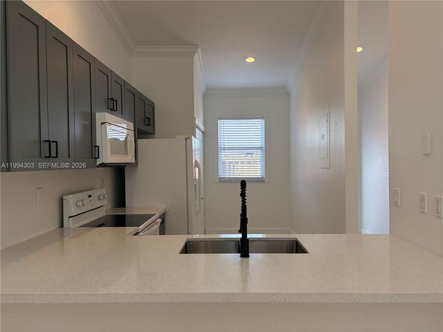 6702 NW 190th St 6702, Hialeah, FL 33015