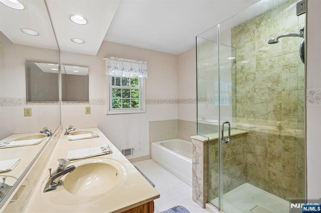 22 Eric Trail, Sussex, NJ 07461