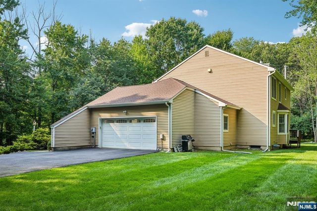 22 Eric Trail, Sussex, NJ 07461