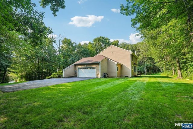 22 Eric Trail, Sussex, NJ 07461