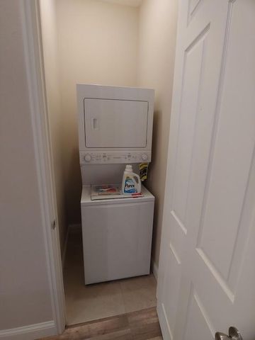 4926 Weeping Willow Road B, Houston, TX 77092