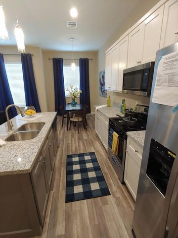 4926 Weeping Willow Road B, Houston, TX 77092