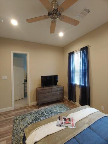 4926 Weeping Willow Road B, Houston, TX 77092