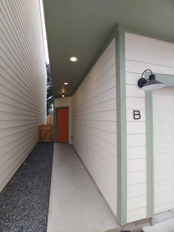 4926 Weeping Willow Road B, Houston, TX 77092