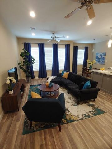 4926 Weeping Willow Road B, Houston, TX 77092