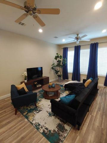 4926 Weeping Willow Road B, Houston, TX 77092