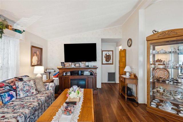 37827 MISSION HILLS AVENUE, Zephyrhills, FL 33541