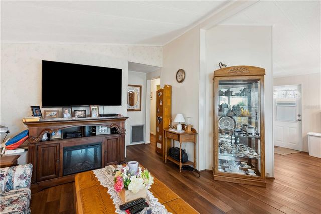 37827 MISSION HILLS AVENUE, Zephyrhills, FL 33541