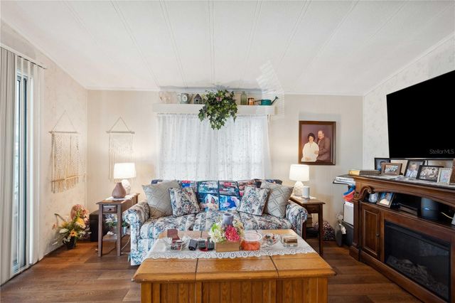 37827 MISSION HILLS AVENUE, Zephyrhills, FL 33541