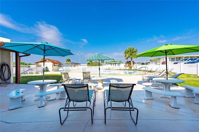 37827 MISSION HILLS AVENUE, Zephyrhills, FL 33541