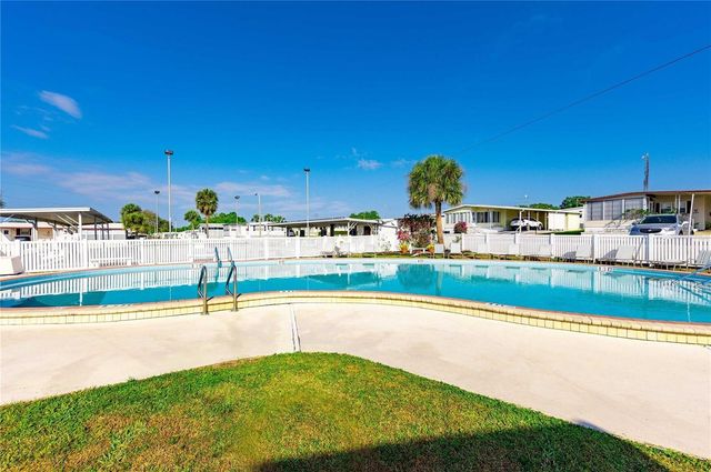 37827 MISSION HILLS AVENUE, Zephyrhills, FL 33541