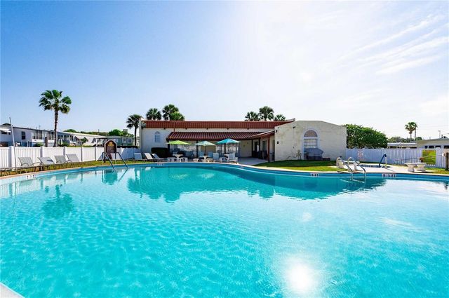 37827 MISSION HILLS AVENUE, Zephyrhills, FL 33541