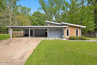 3136 Meadow Forest Drive, Jackson, MS 39212