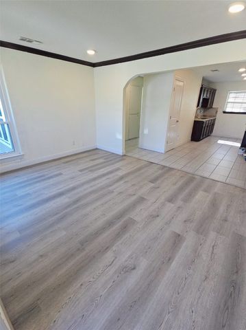 2540 Thannisch Avenue, Fort Worth, TX 76105