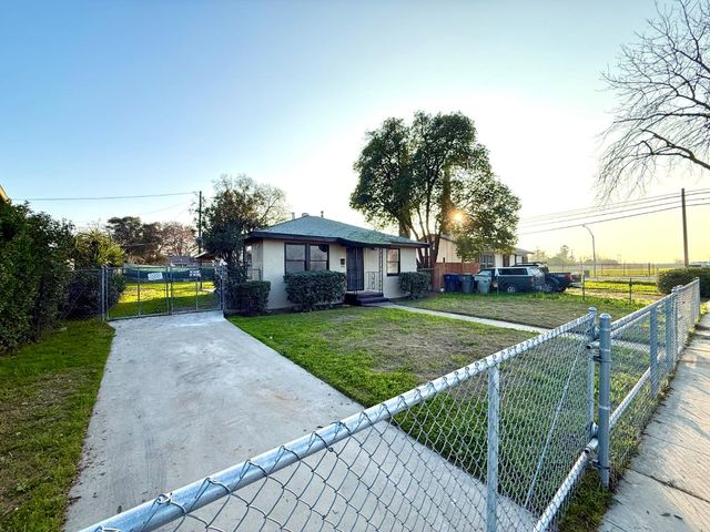 912 E Drummond Avenue, Fresno, CA 93706