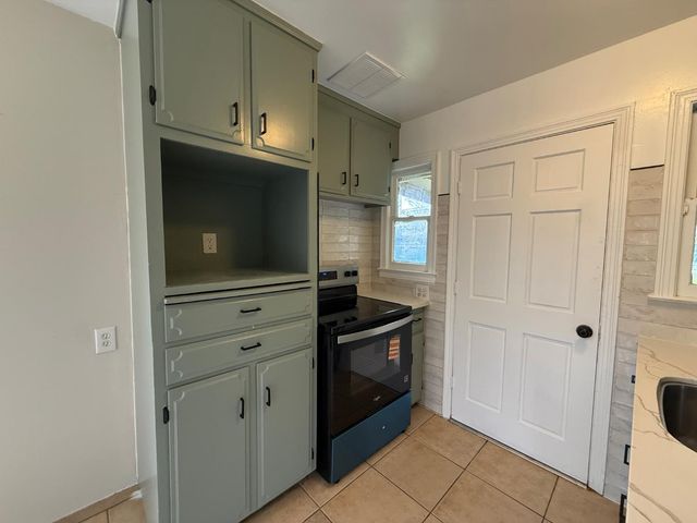 912 E Drummond Avenue, Fresno, CA 93706