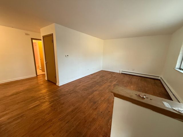 558 N Ardmore Avenue 2W, Villa Park, IL 60181