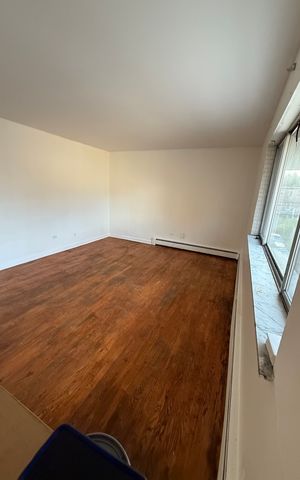 558 N Ardmore Avenue 2W, Villa Park, IL 60181