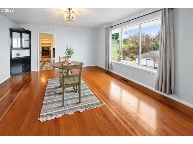 374 W LEXINGTON Ave, Astoria, OR 97103