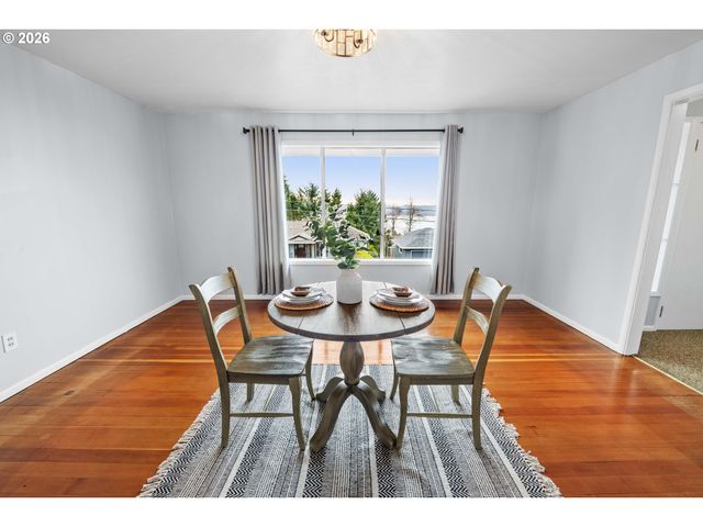 374 W LEXINGTON Ave, Astoria, OR 97103