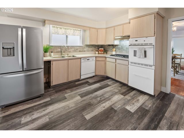 374 W LEXINGTON Ave, Astoria, OR 97103