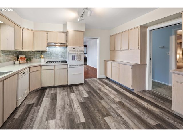 374 W LEXINGTON Ave, Astoria, OR 97103