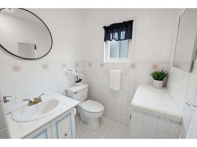 374 W LEXINGTON Ave, Astoria, OR 97103