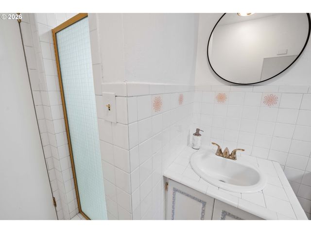 374 W LEXINGTON Ave, Astoria, OR 97103