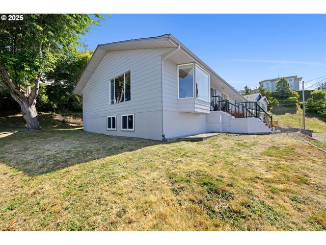 374 W LEXINGTON Ave, Astoria, OR 97103