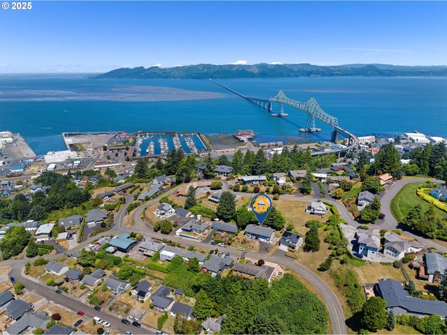 374 W LEXINGTON Ave, Astoria, OR 97103