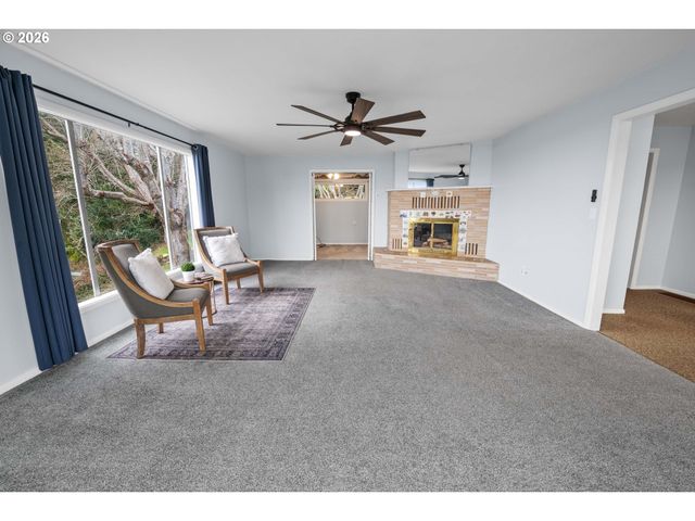 374 W LEXINGTON Ave, Astoria, OR 97103