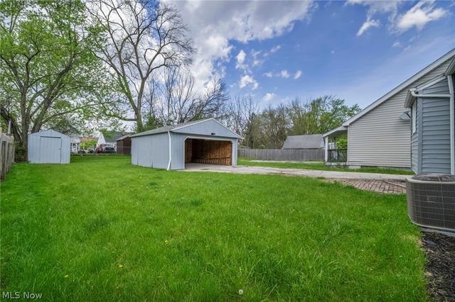 5234 Henry Street, Maple Heights, OH 44137