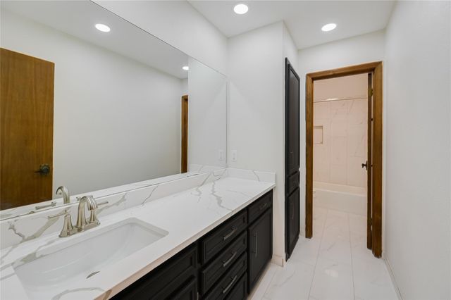 7704 Bramblewood CIR, Austin, TX 78731