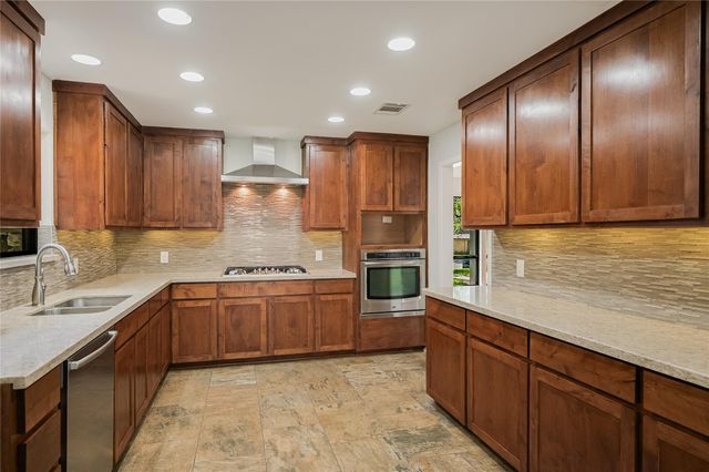 7704 Bramblewood CIR, Austin, TX 78731