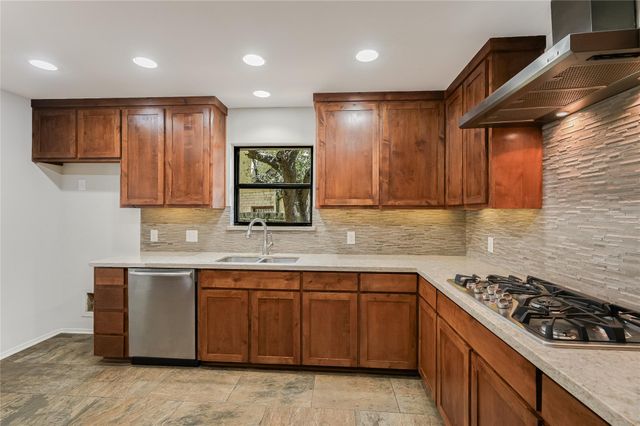 7704 Bramblewood CIR, Austin, TX 78731