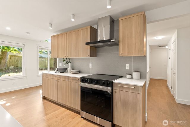 9109 NE 141st Pl, Kirkland, WA 98034