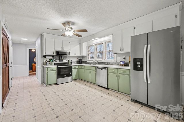 1008 Edgewood Road, Bessemer City, NC 28016